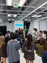 技術やトレンドを学び、お客様に満足していただけるよう定期的に勉強会を行なっています！