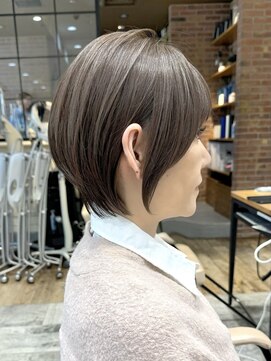 アフロート ルヴア(AFLOAT RUVUA) 「岩田莉奈」ハイライトで白髪ぼかし★くびれショートボブ　新宿