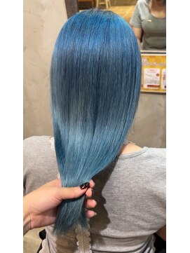 透明感ハイトーンブリーチダブルカラーシルバーブルーセミロング