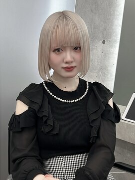 ローレン(Lolen.) 【ホワイトカラー/内に収まるボブ】しまゆー