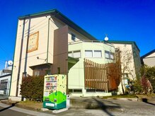 カラー&グリーン 坂下店 ヘアーサロンの雰囲気(木の温もり溢れるアットホームなサロンです♪)