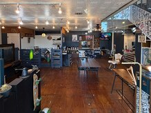 BROSBARBERSHOP【ブロスバーバーショップ】の雰囲気(広々とした店内です。)