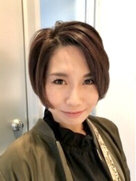 ヨッシュ(yosh) 前上がりグラデーションボブ