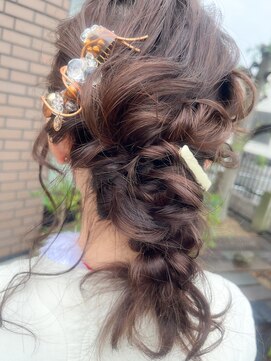 ヘア ショップキャリー 編みおろしアレンジ