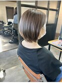グレーべージュカラー