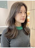 くびれヘア レイヤーカット ハイライトグレージュ 白髪ぼかし