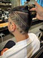 ビンゴ(BINGO)&nbsp;1414ツーブロック刈り上げバリカンアート黒髪フェードマンバン