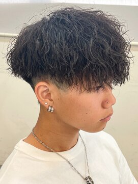 バース バイ ハピネス(BIRTH by happiness) men's縦落ちツイストスパイラルパーマ刈り上げ高めマッシュ