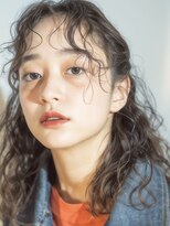 ヨナサン(Yona Saint) 毛先から巻くスパイラルパーマ