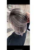 レイヤーボブハイライトブリーチレイヤーハイトーングレージュ