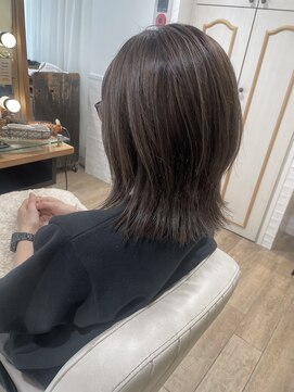 ネオリーブ チロル 横浜西口店(Neolive CiroL.) 大人ヘア くすみカラー ハイライト 【miku】