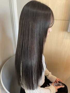 シダ(sida SAIIN) 20代30代ロンググレージュ