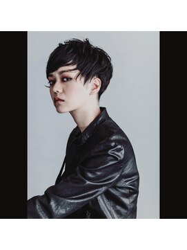 ブルー ヘアーメイク(Blue Hair Make) 冬もショートで格好いい女性に☆