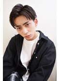 流行りのセンターパートでオシャレヘアに