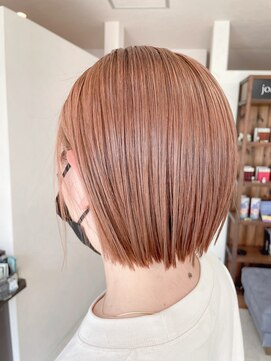 ヘアーアンドメイク カナン(HAIR&MAKE CANAAN) ピンクオレンジベージュ系ミルクティーカラーのタイトボブ