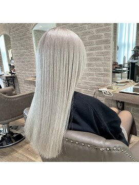 アクロ 梅田店(ACRO) ホワイトカラー_中前香織