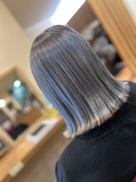 ヘアーコレット(hair Colet) シルバー切っぱなしボブ