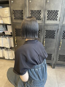 アチーブリス(achieve Liss) 小顔大人可愛い外ハネ切りっぱなしアッシュカラー透明感