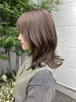 ヒーズ(Hi s)の写真/グレイカラーでも明るく染まる♪透明感のある色味とツヤ感で、上品な大人女性の魅力を演出