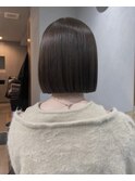 ぷつっと切りっぱなしボブ × くすみブラウン