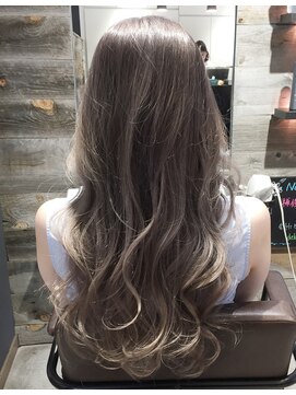 トルネード(TORNADO) 外国人風ロング ハイライトグラデーション グレージュ