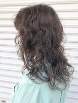 マルディノ(maldino)&nbsp;トップからしっかり動きをつけたパーマスタイル