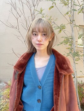 チカシツ(Chikashitsu) pail beige wolf bob