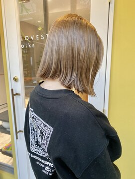 ラベストオイケ(LOVEST OIKE) 透明感ブリーチなしベージュと切りっぱなしボブ