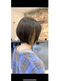インナーカラー×前下がりボブ
