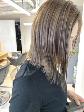 イリ 心斎橋(ili) ハイライトグレージュ