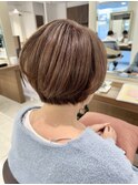 白髪ぼかしカラーのショートボブ