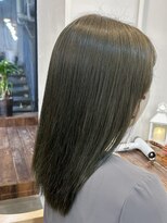 ファルベ(Farbe) 簡単で綺麗に見えるワンカールレイヤーカットオリーブ