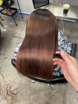 ジーナ 池袋(Zina) 巻かずに目を引く髪質改善