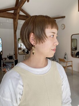 ミッケ(mikke) オン眉×前上がりショートボブ