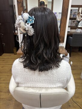 ビーバイシージャストビューティー(B by C just beauty) コテ巻き 成人式 ヘアアレンジ