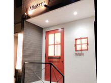 マルベリー ヘアーアンドリラクゼーション(Mul berry Hair&Relaxation)の雰囲気（地下鉄玉出駅3番出口４分★かわいい赤い扉が目印）