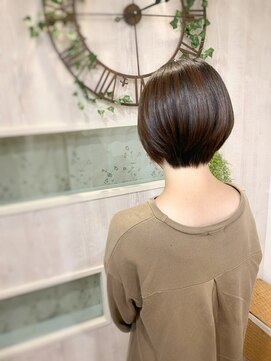 ルヴェール(Le Vert) 大人可愛い　まとまる丸みショート