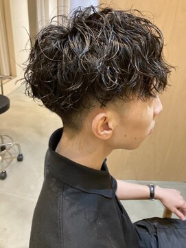 ソウスシア(SOURCE cia) ハイウエイトツーブロックツイストスパイラルパーマ【佐藤和弥】