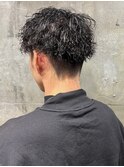 刈り上げ　ツーブロック　ツイストスパイラルパーマ　黒髪