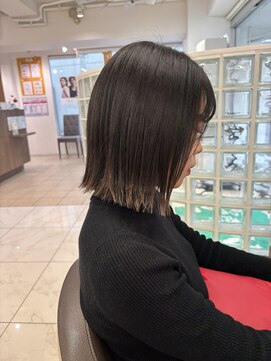 アッシュ 下北沢店(Ash) ぱつっと切りっぱなしボブ