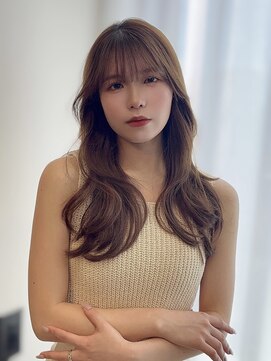 リス バイ ソヨン(Lis by SOYON) ロング動きのある顔まわりレイヤーカット