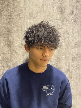 人気の“フェード”から、エッジの効いたスタイルまで！男性のお客様も多数ご来店の人気サロン◎