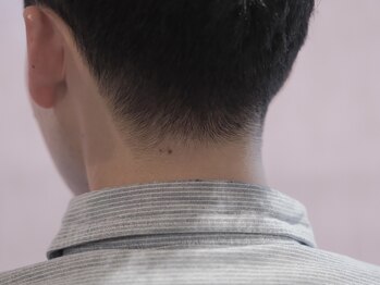 マスタッシュ(MUSTACHE)の写真/忙しい朝を、確かな自信に変える。計算された大人のビジネスカット。