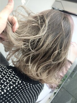 ラ キング(LA KING) 【LA King】Beige Short bob