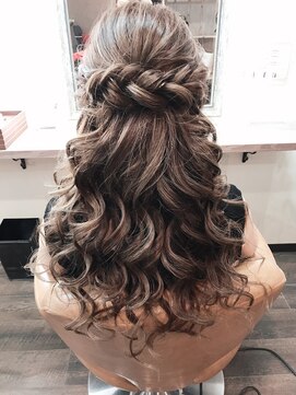 マジックマッシュ(Magic Mush) 華やかハーフアップ