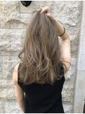 巻き髪ロング×シアーベージュカラー