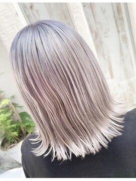 ウーロス(uros.) ホワイトシルバー