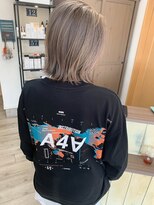 ヘアー アトリエ アンジー(Hair Atelier Angee)&nbsp;シルバーグレージュカラーの切りっぱなしボブ