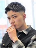 スキンフェードオーセンティック短髪 パーマ 強め　フェード