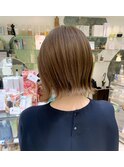 外ハネボブ/ミルクティーアッシュ/ハイトーンカラー/ボブパーマ